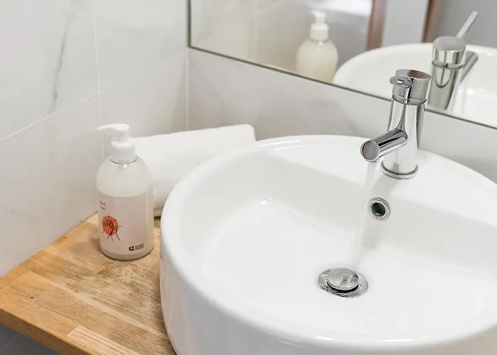 Guestready - Bright Duplex In Downtown Гостевой дом