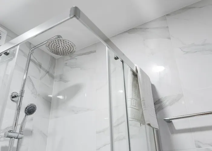 Гостевой дом Guestready - Bright Duplex In Downtown 3*